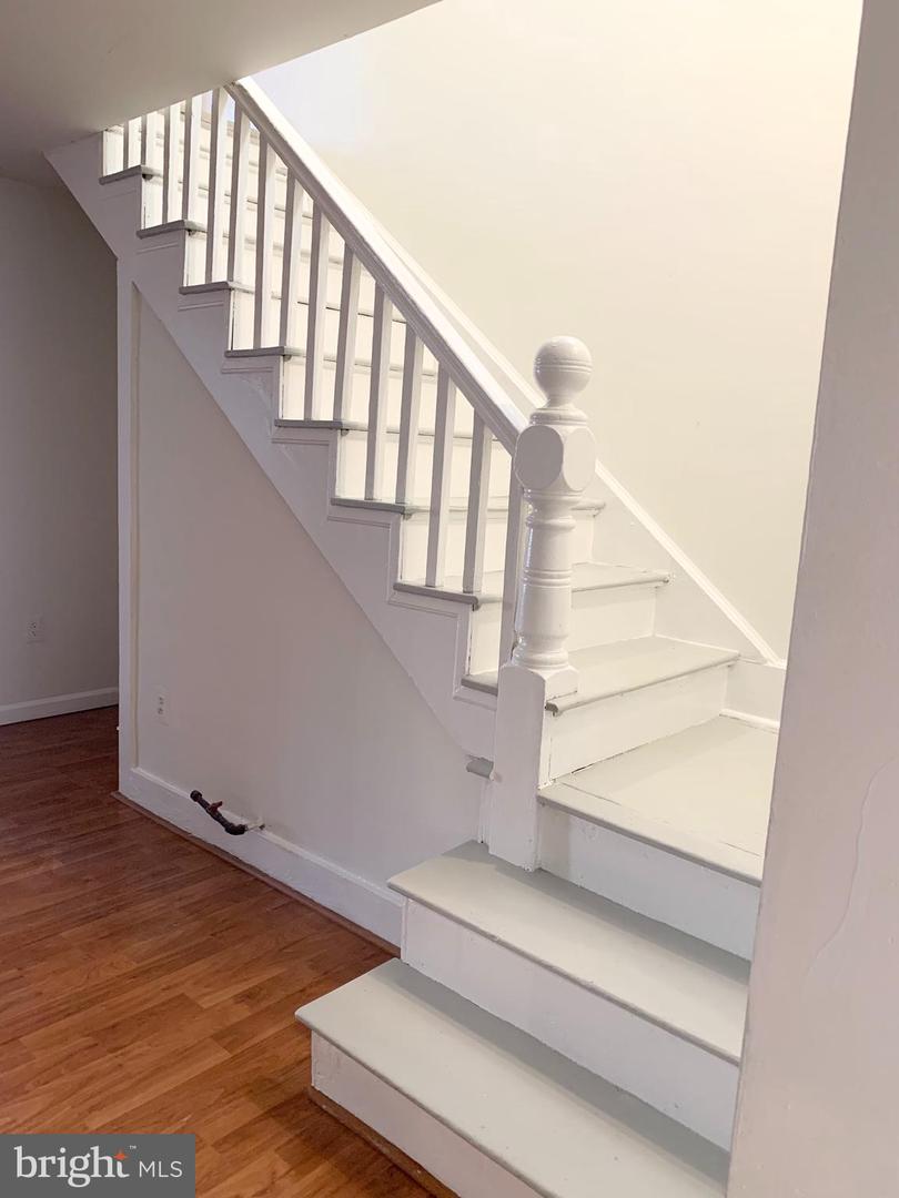 221 BAKER ST