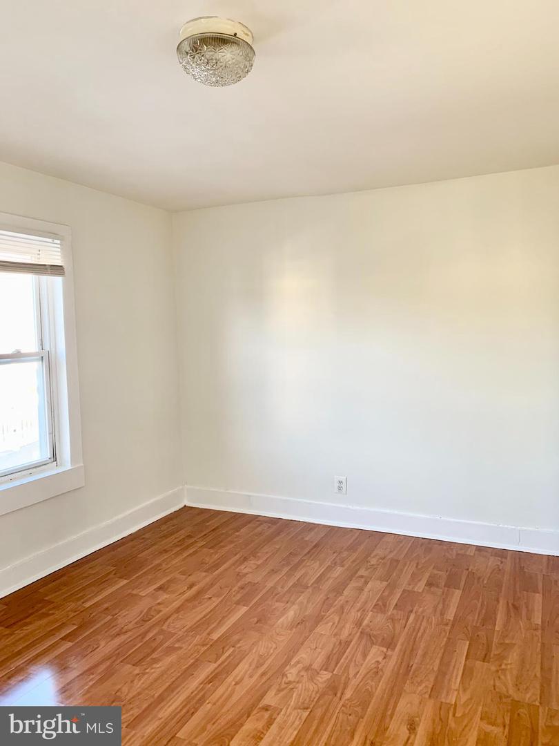 221 BAKER ST