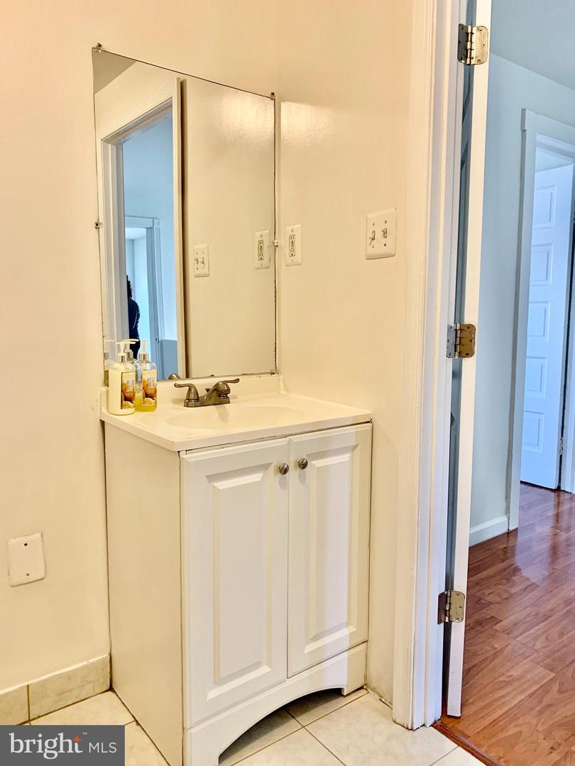 221 BAKER ST