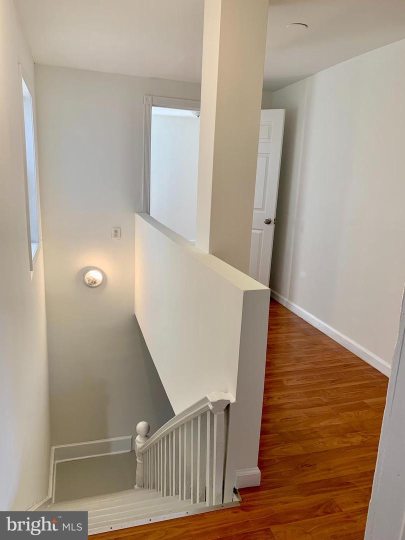 221 BAKER ST