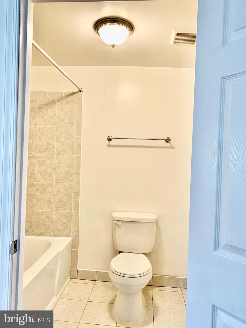 221 BAKER ST