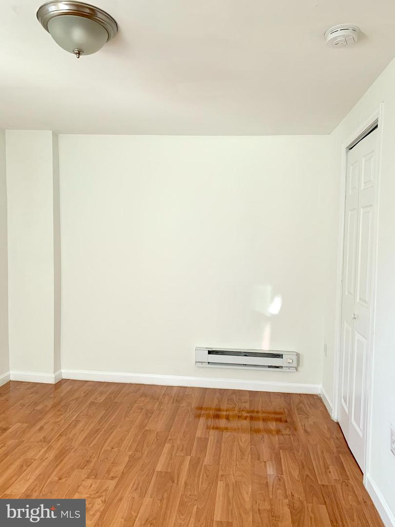 221 BAKER ST