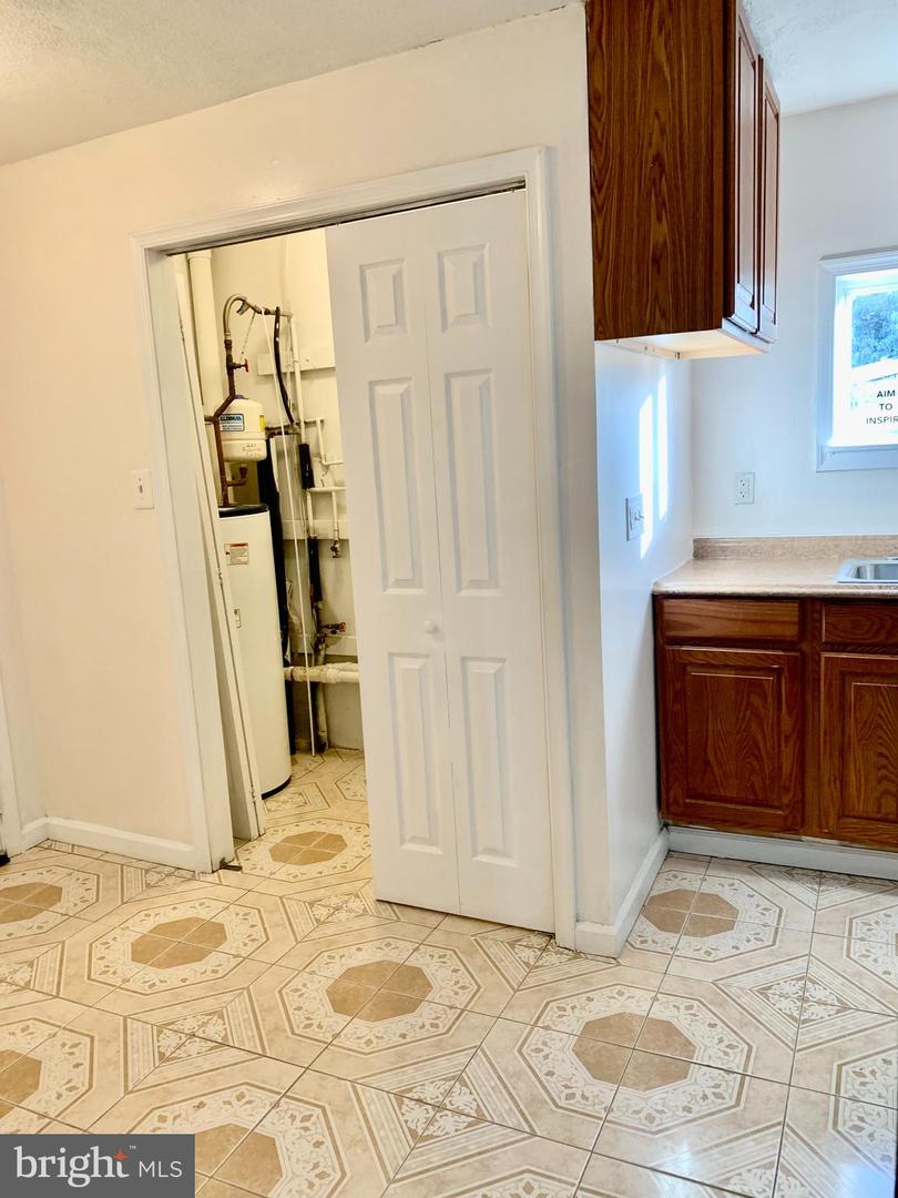 221 BAKER ST