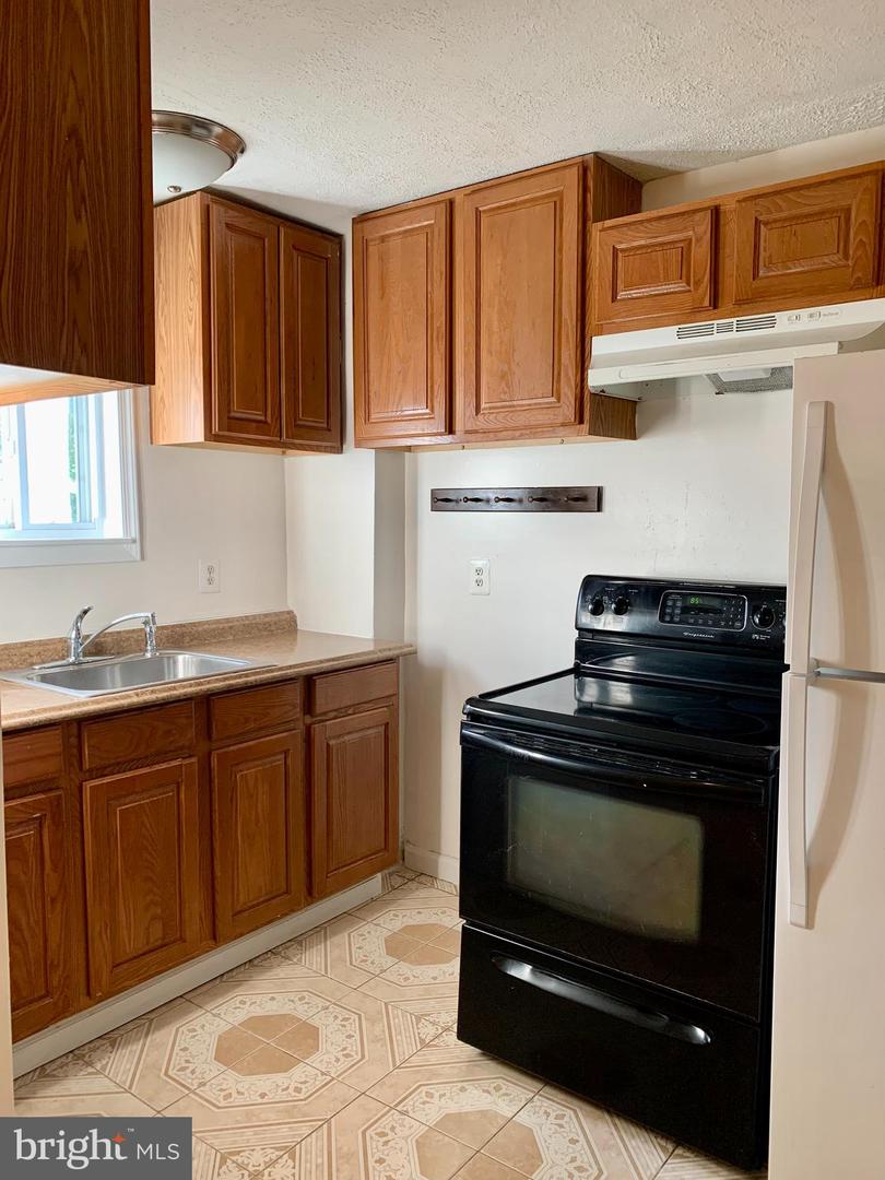 221 BAKER ST