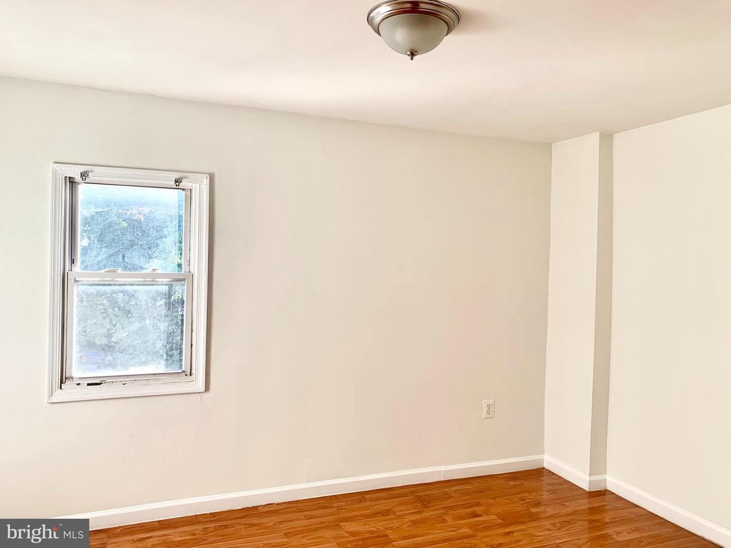 221 BAKER ST