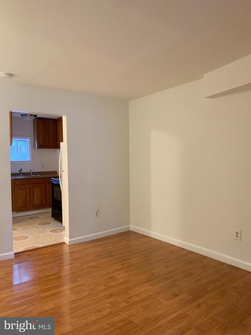 221 BAKER ST