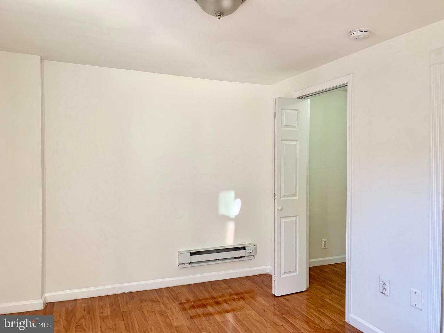 221 BAKER ST