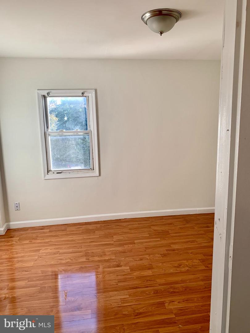 221 BAKER ST