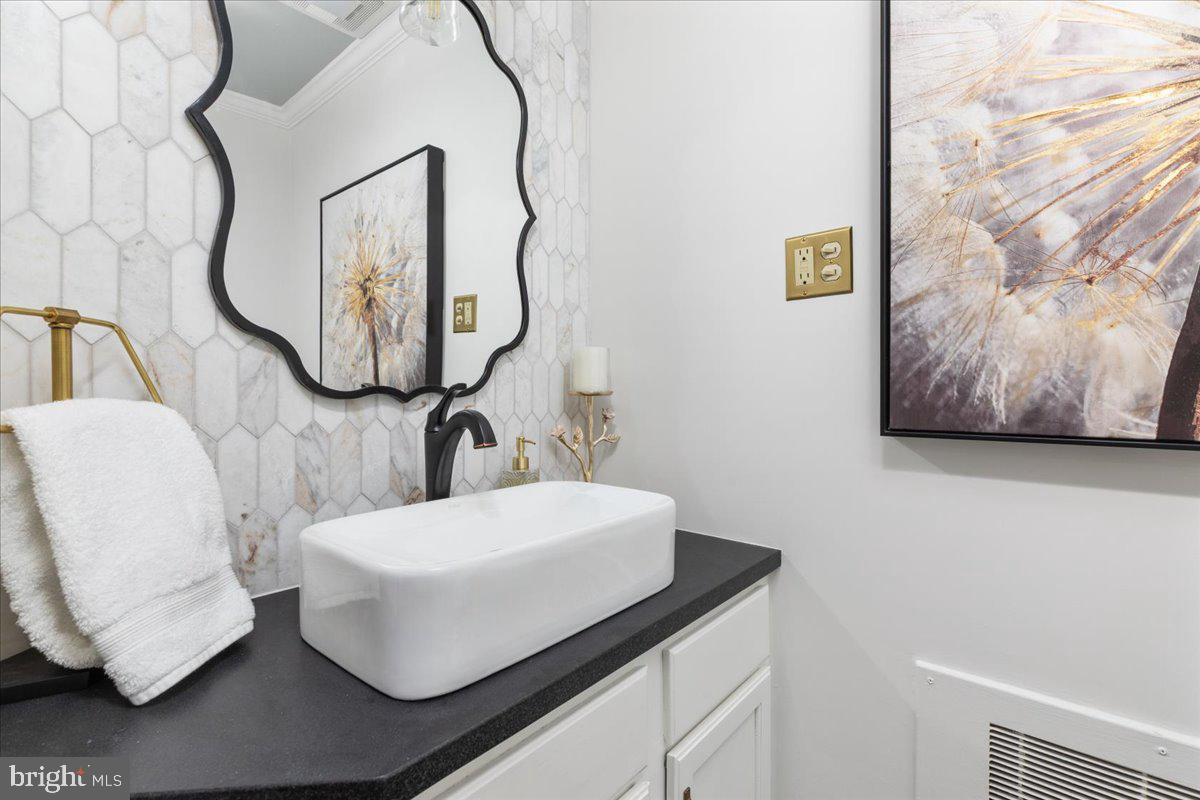 316 W WHITLOCK AVENUE