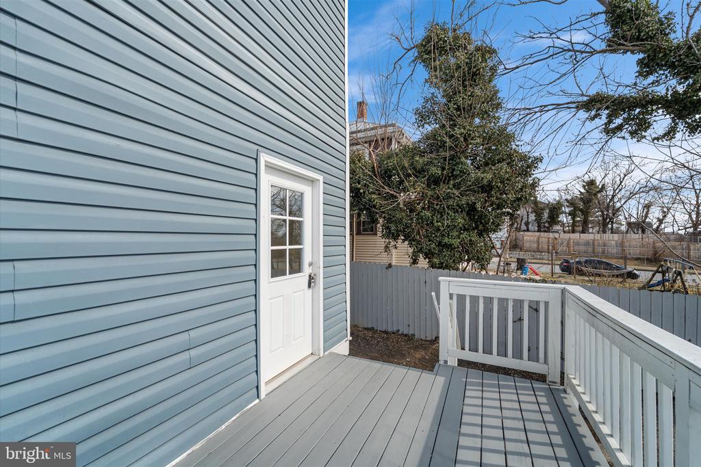 743 BERRYVILLE AVENUE