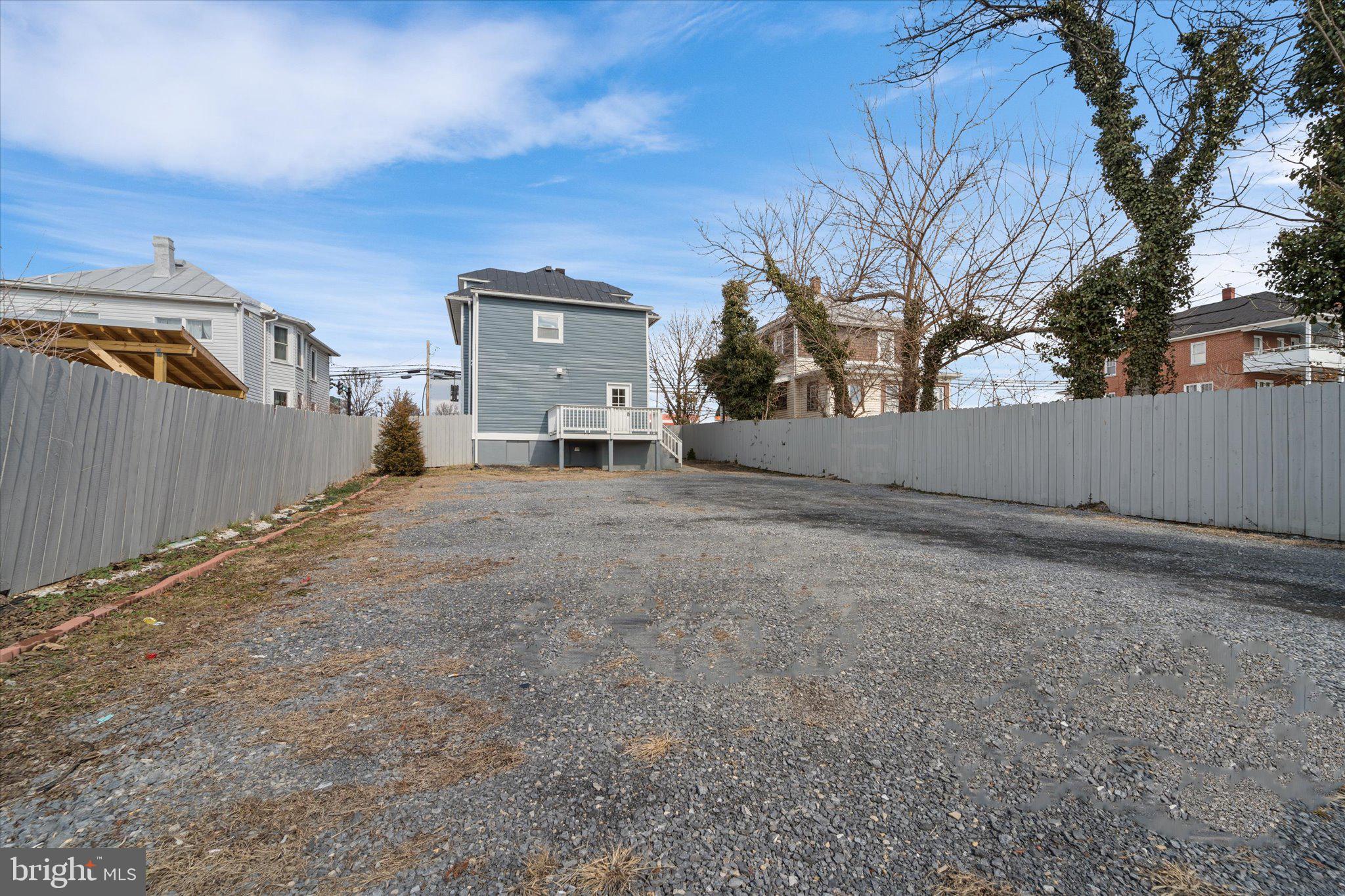 743 BERRYVILLE AVENUE