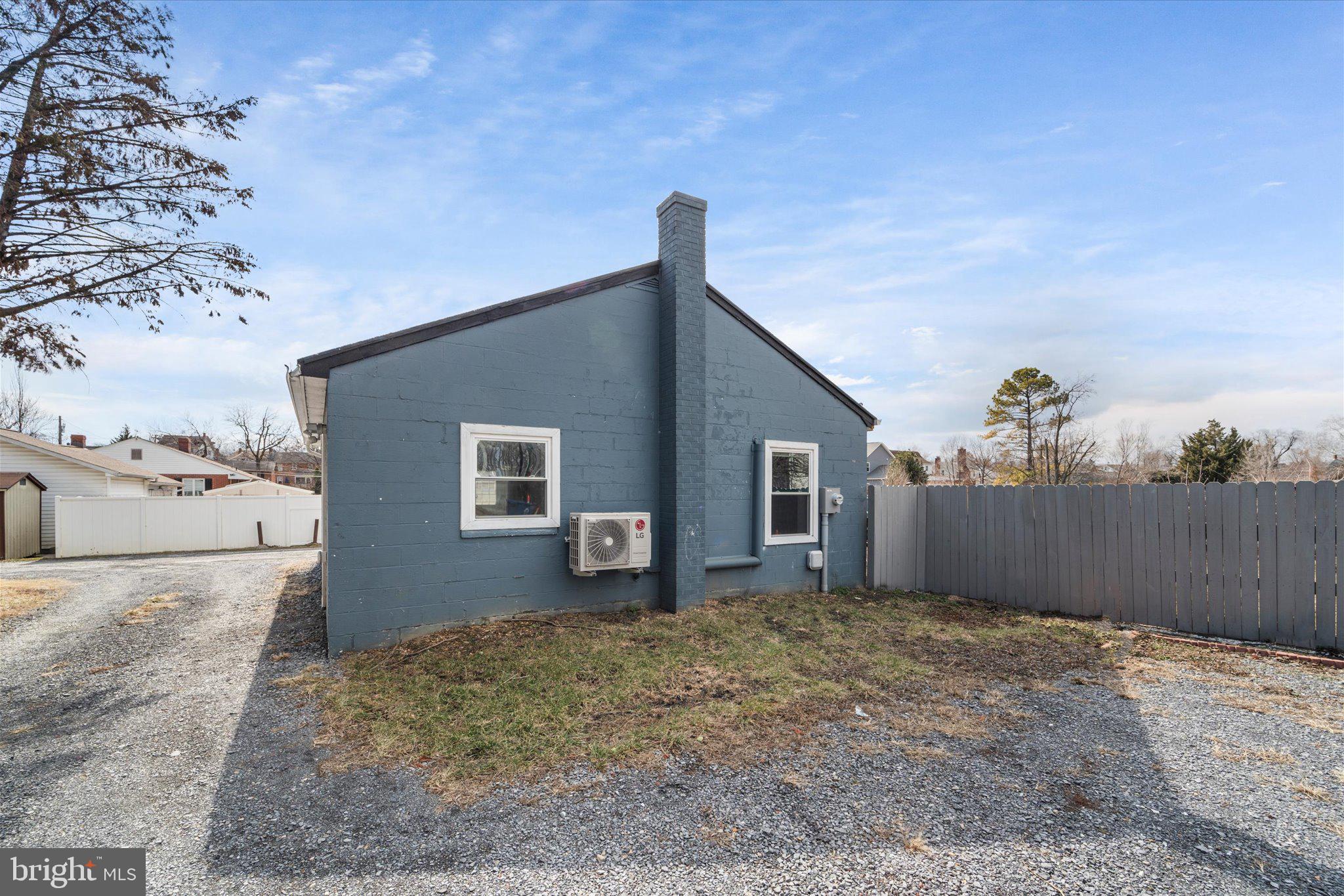 743 BERRYVILLE AVENUE