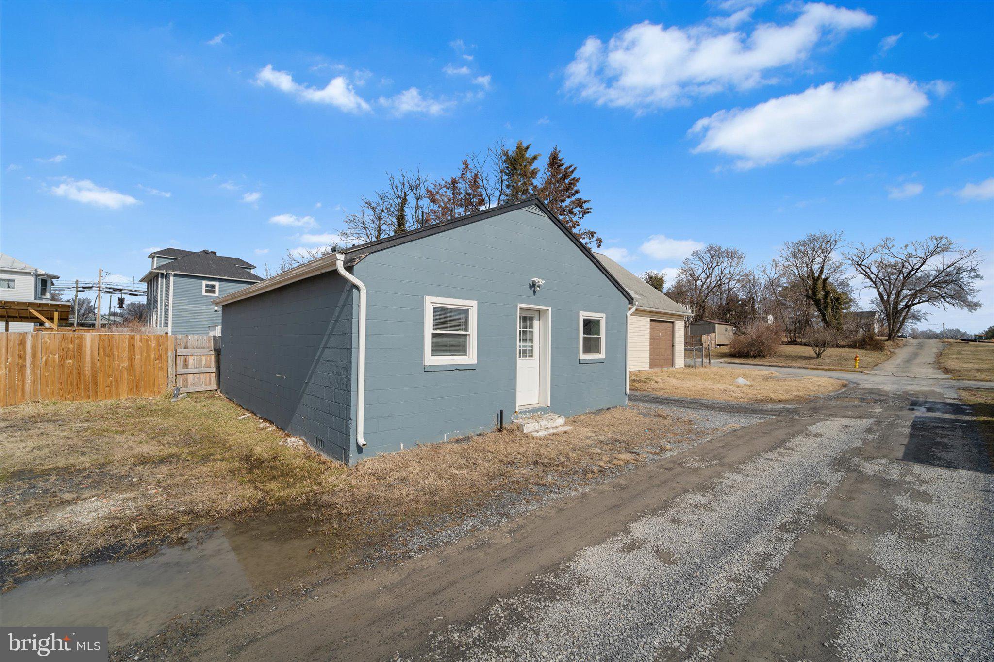 743 BERRYVILLE AVENUE