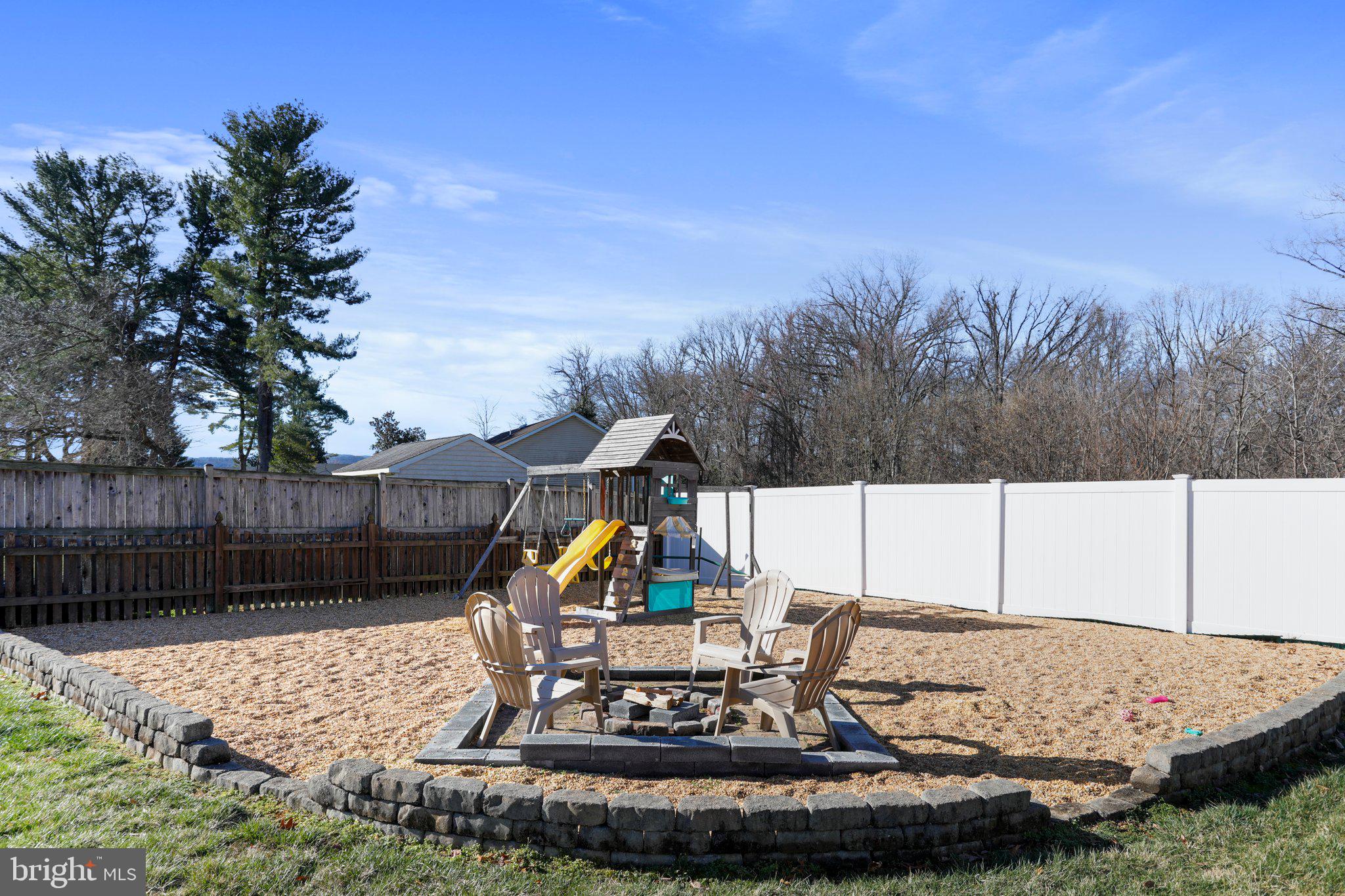 1121 Happy Ridge Dr