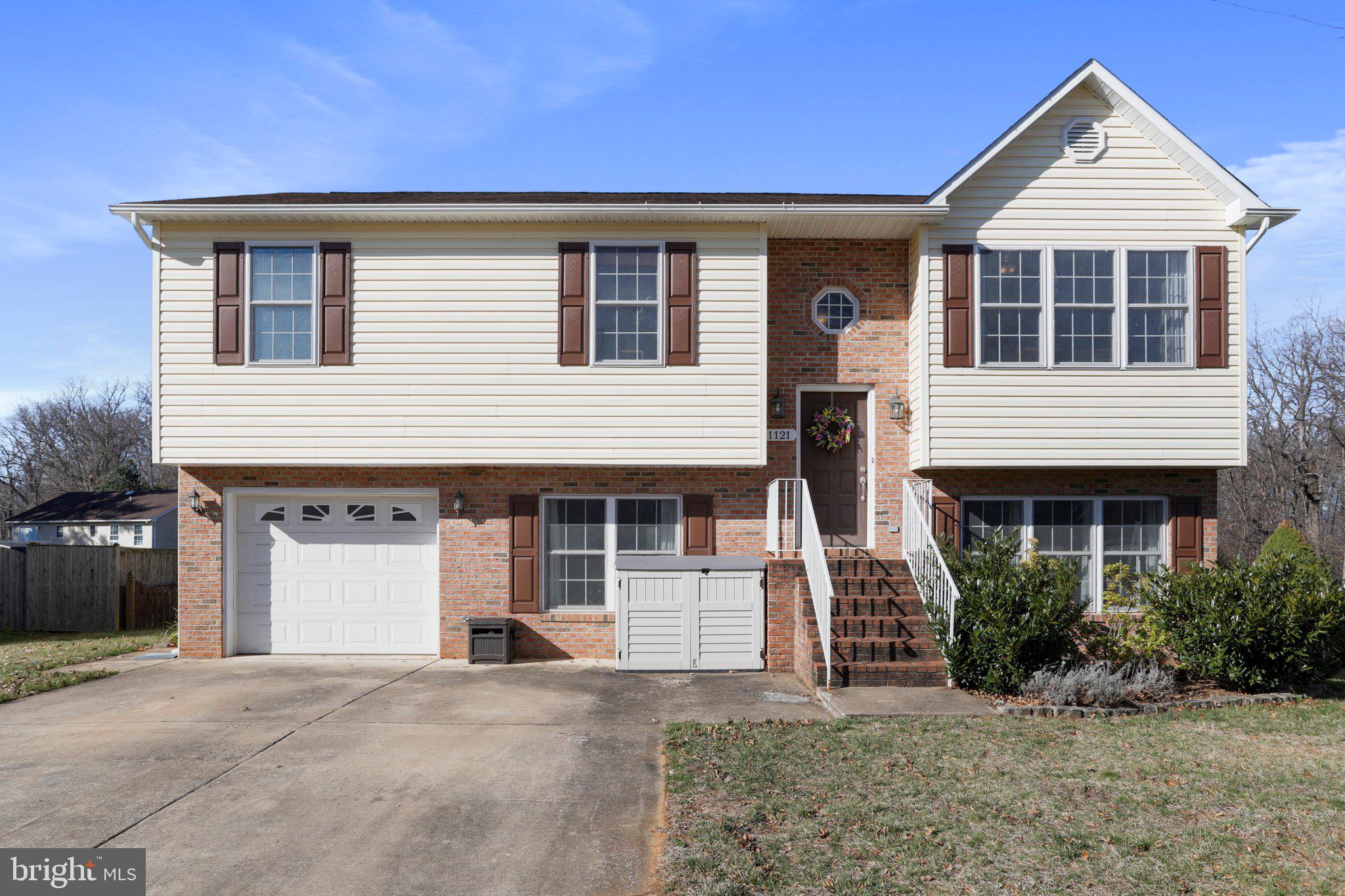 1121 Happy Ridge Dr