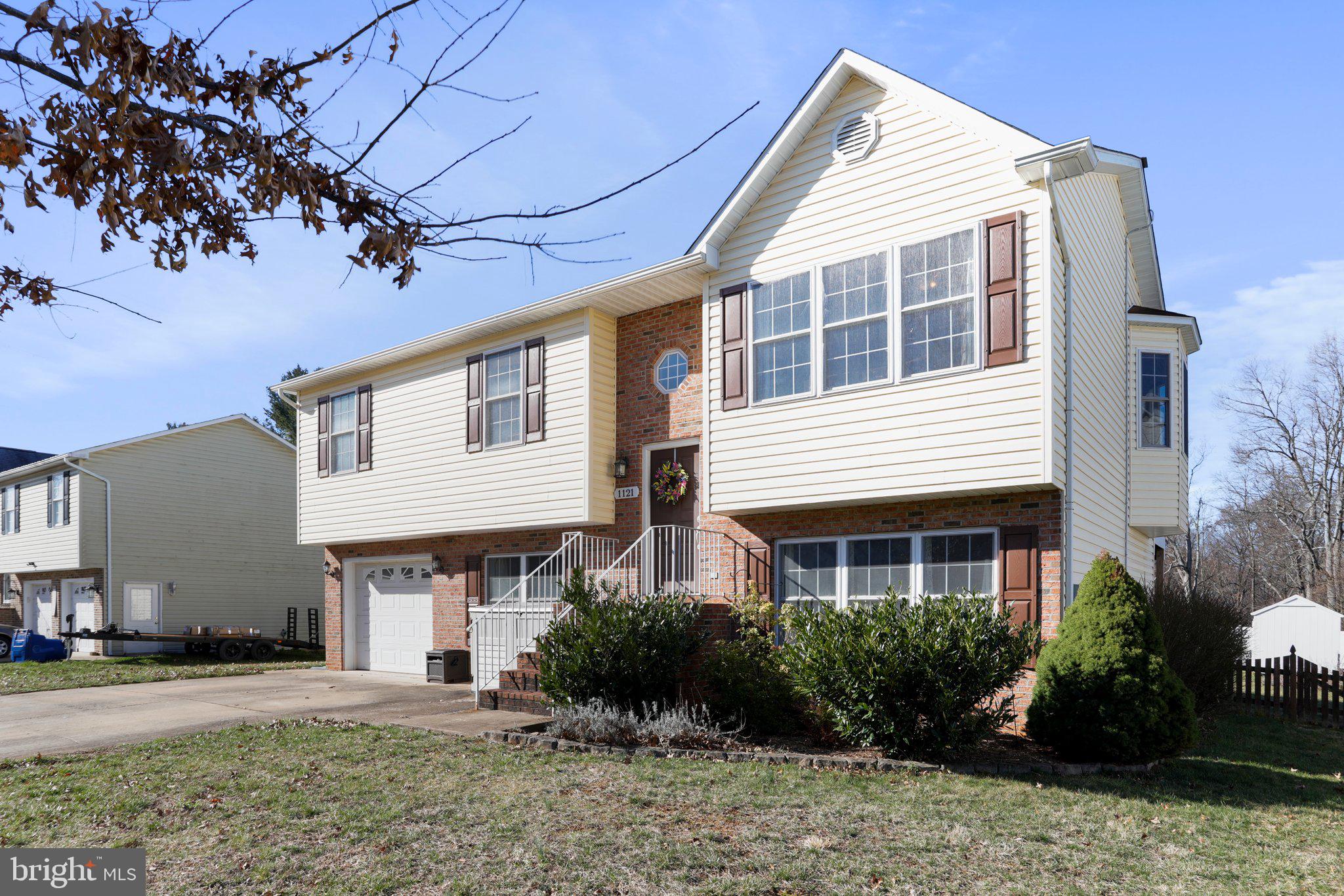 1121 Happy Ridge Dr