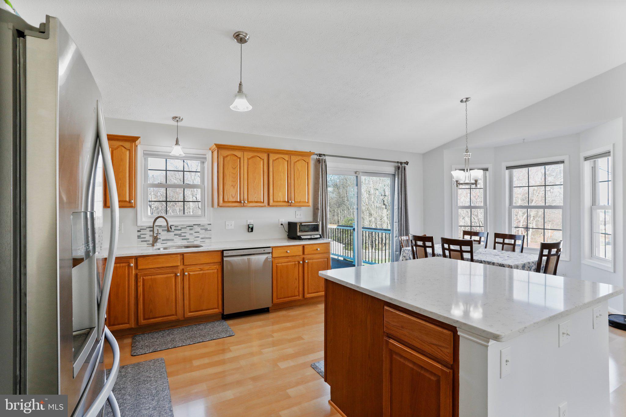 1121 Happy Ridge Dr