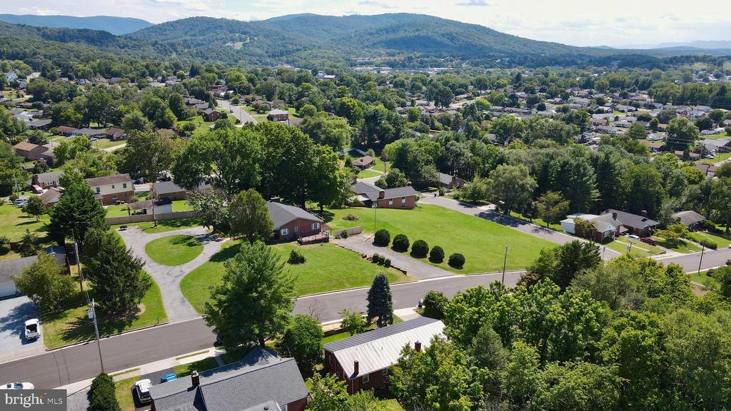 1022 Braxton Rd