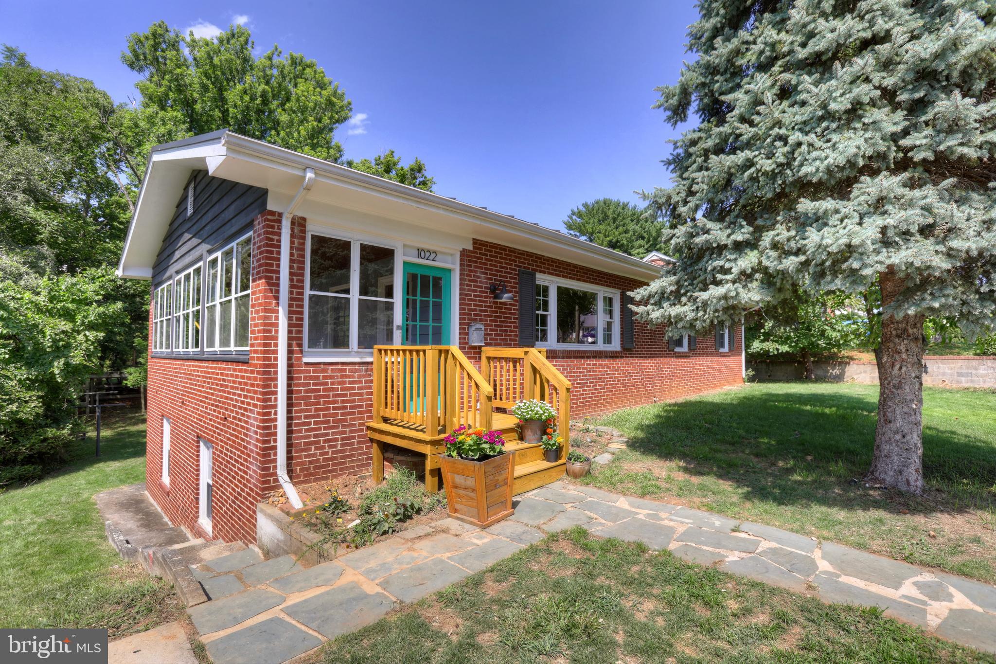 1022 Braxton Rd