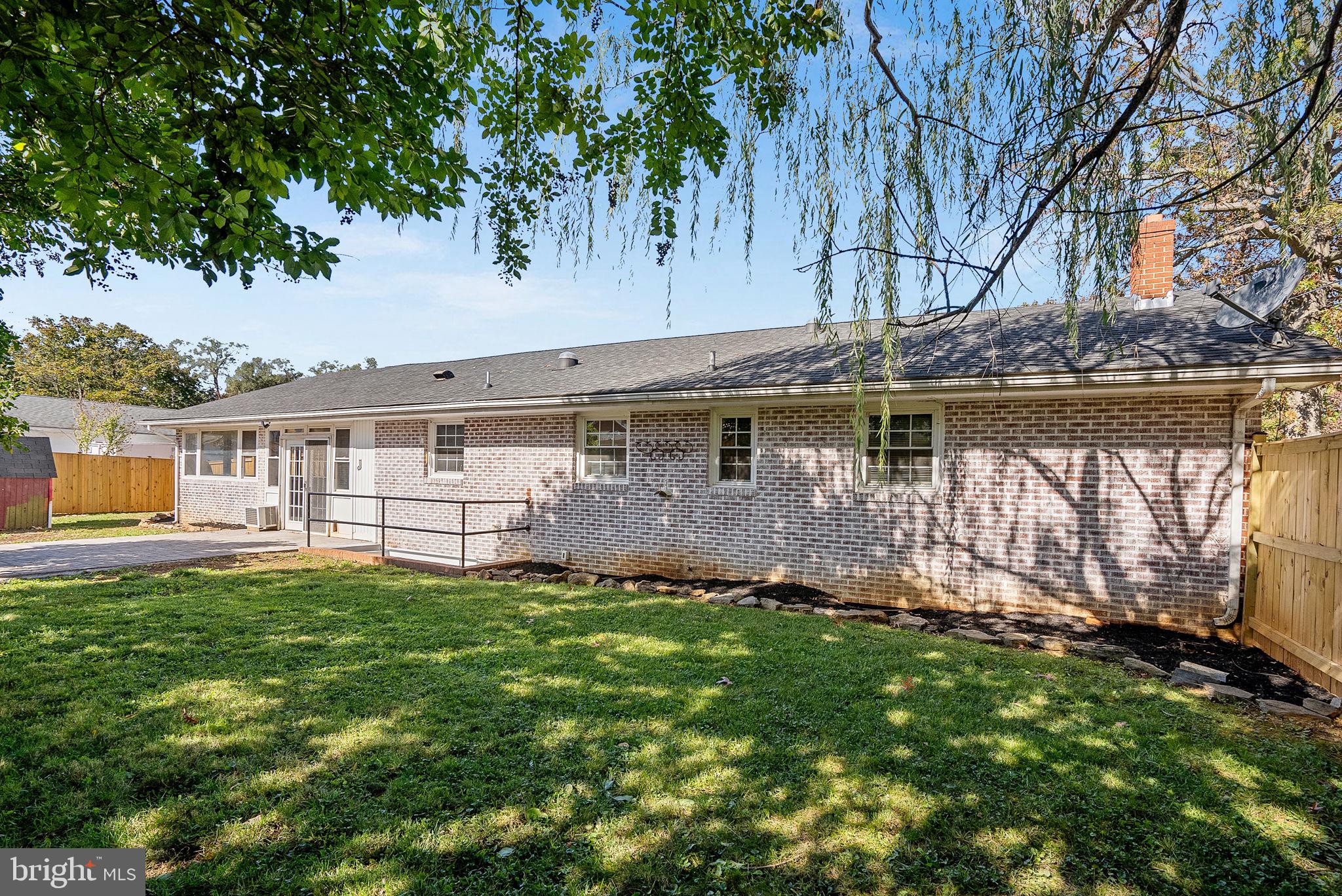915 E Stonewall Dr