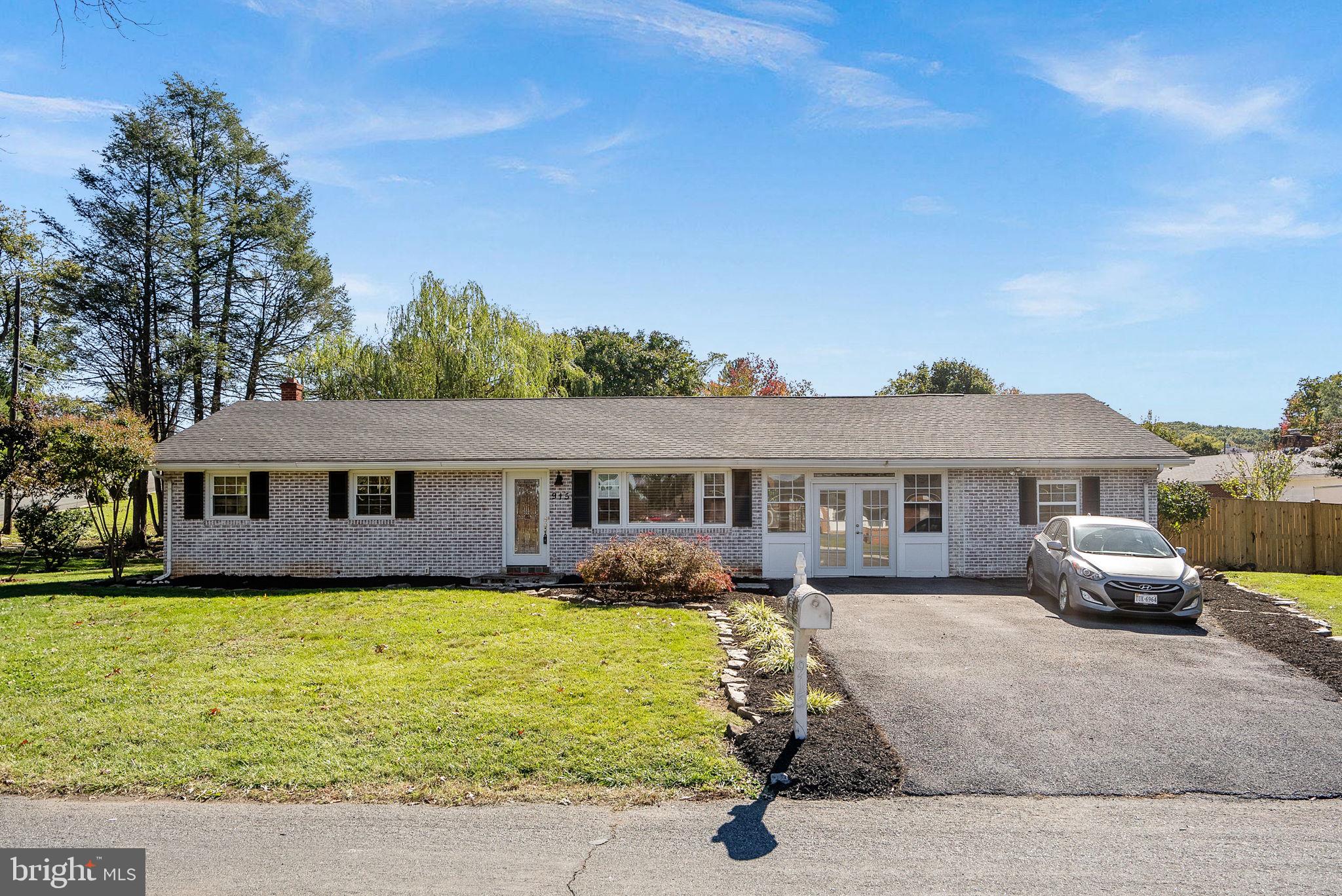 915 E Stonewall Dr