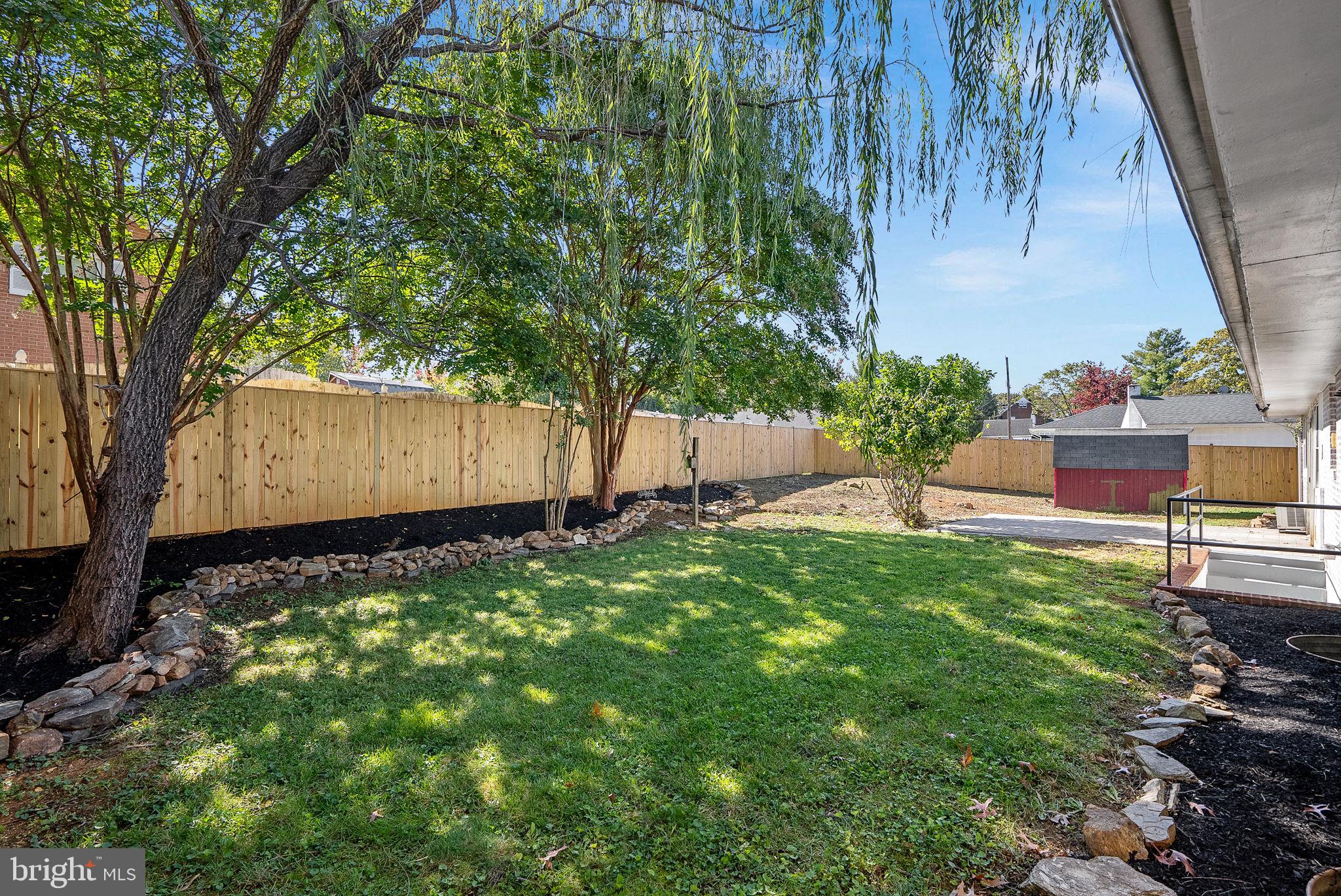 915 E Stonewall Dr