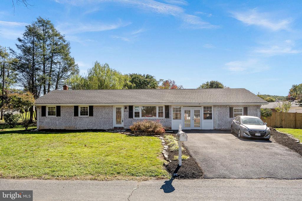 915 E Stonewall Dr