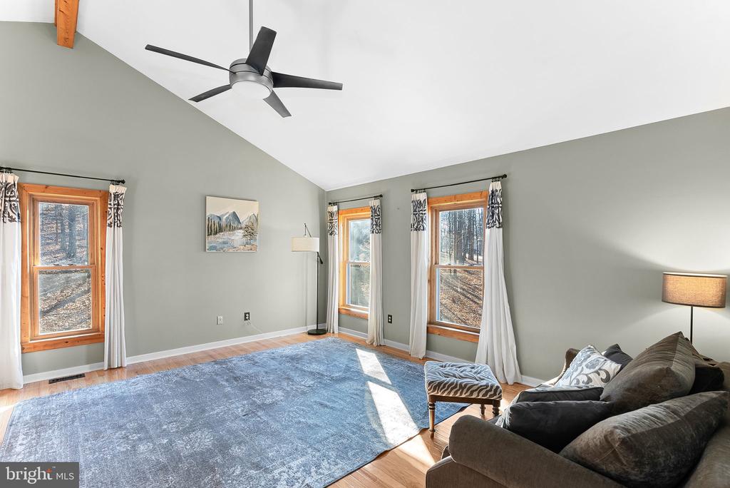 323 Alpine Dr