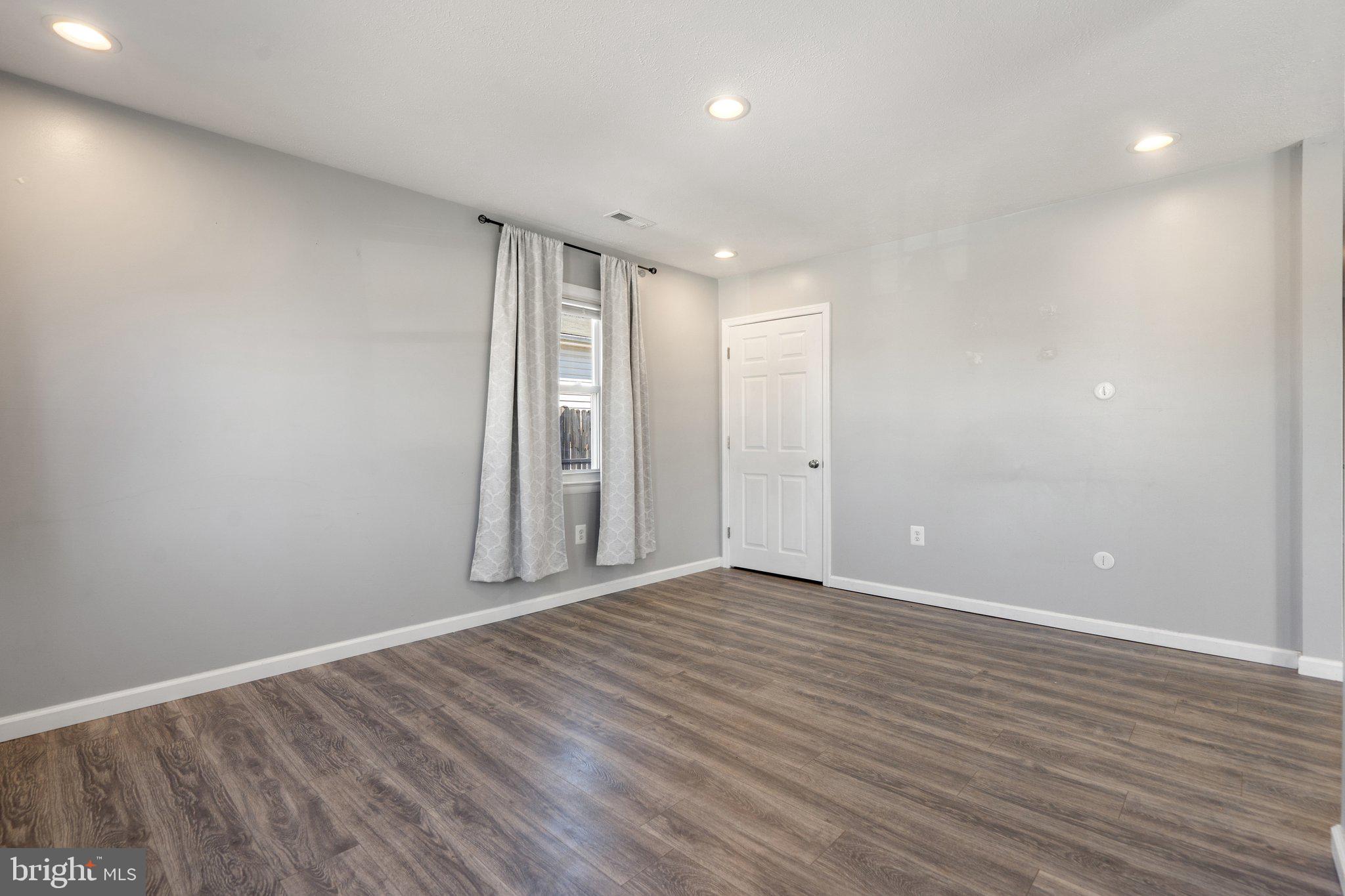 527 Frederick Ave