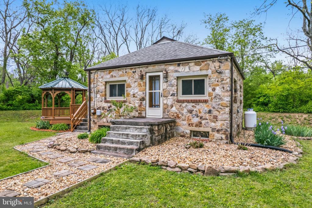 3593 & 3579 STRASBURG ROAD