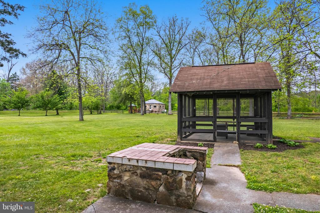 3593 & 3579 STRASBURG ROAD