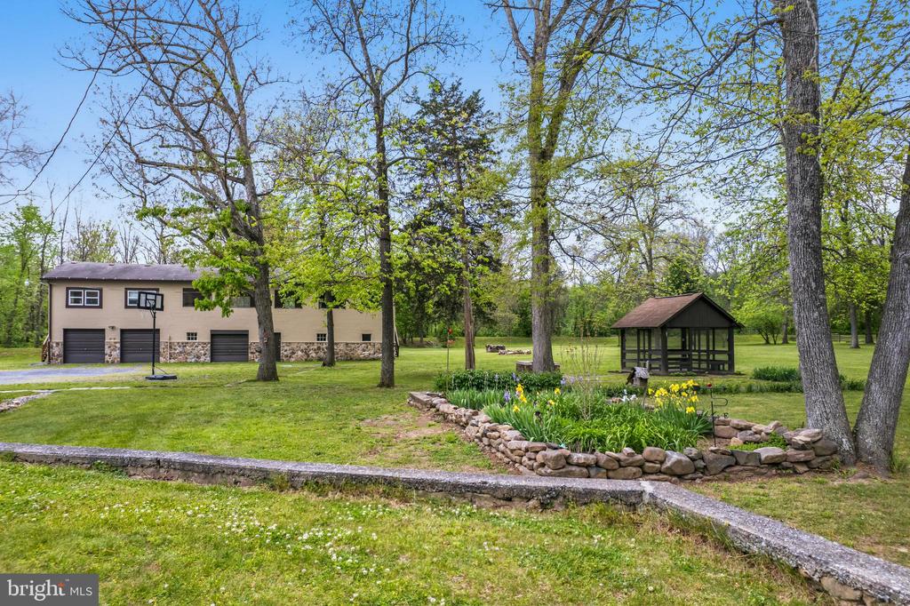 3593 & 3579 STRASBURG ROAD