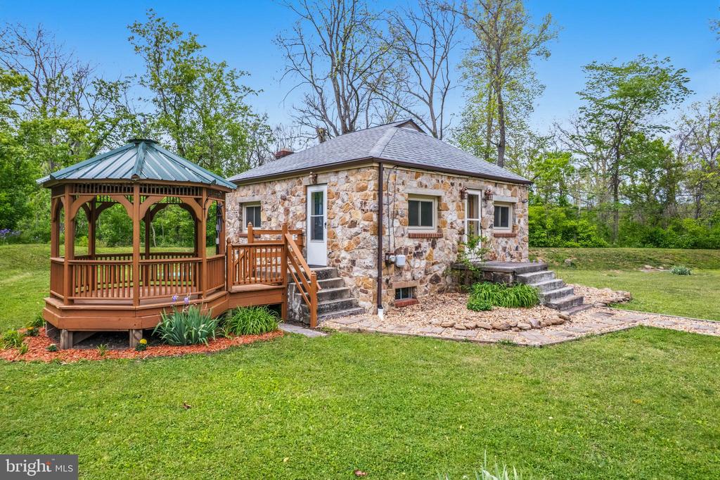 3593 & 3579 STRASBURG ROAD