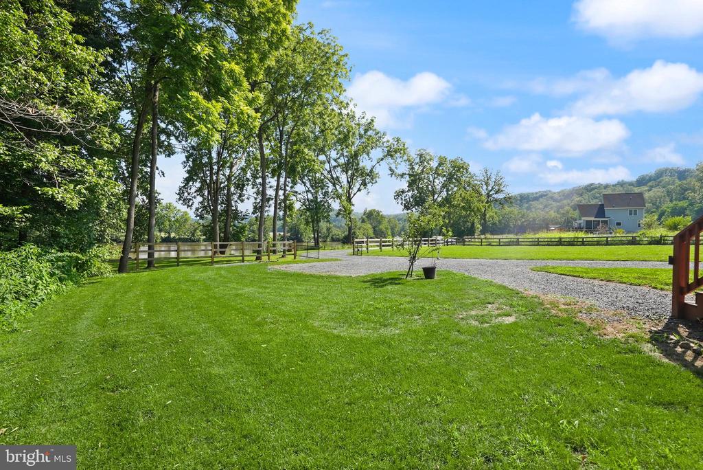 735 SUNSET VILLAGE ROAD