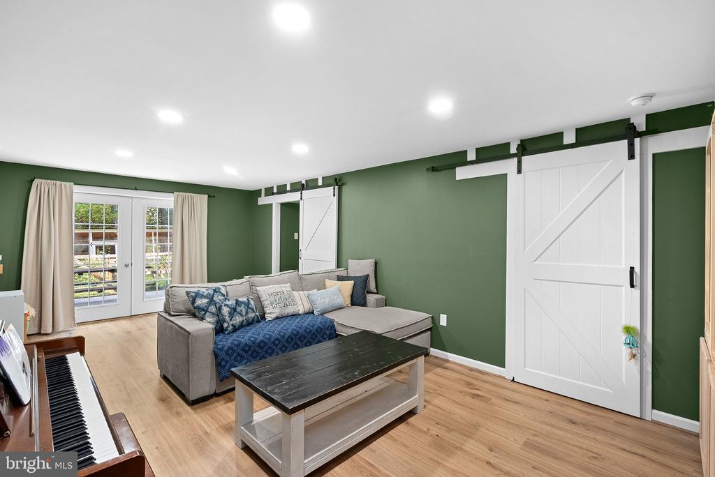 15 OAK HEIGHTS ROAD