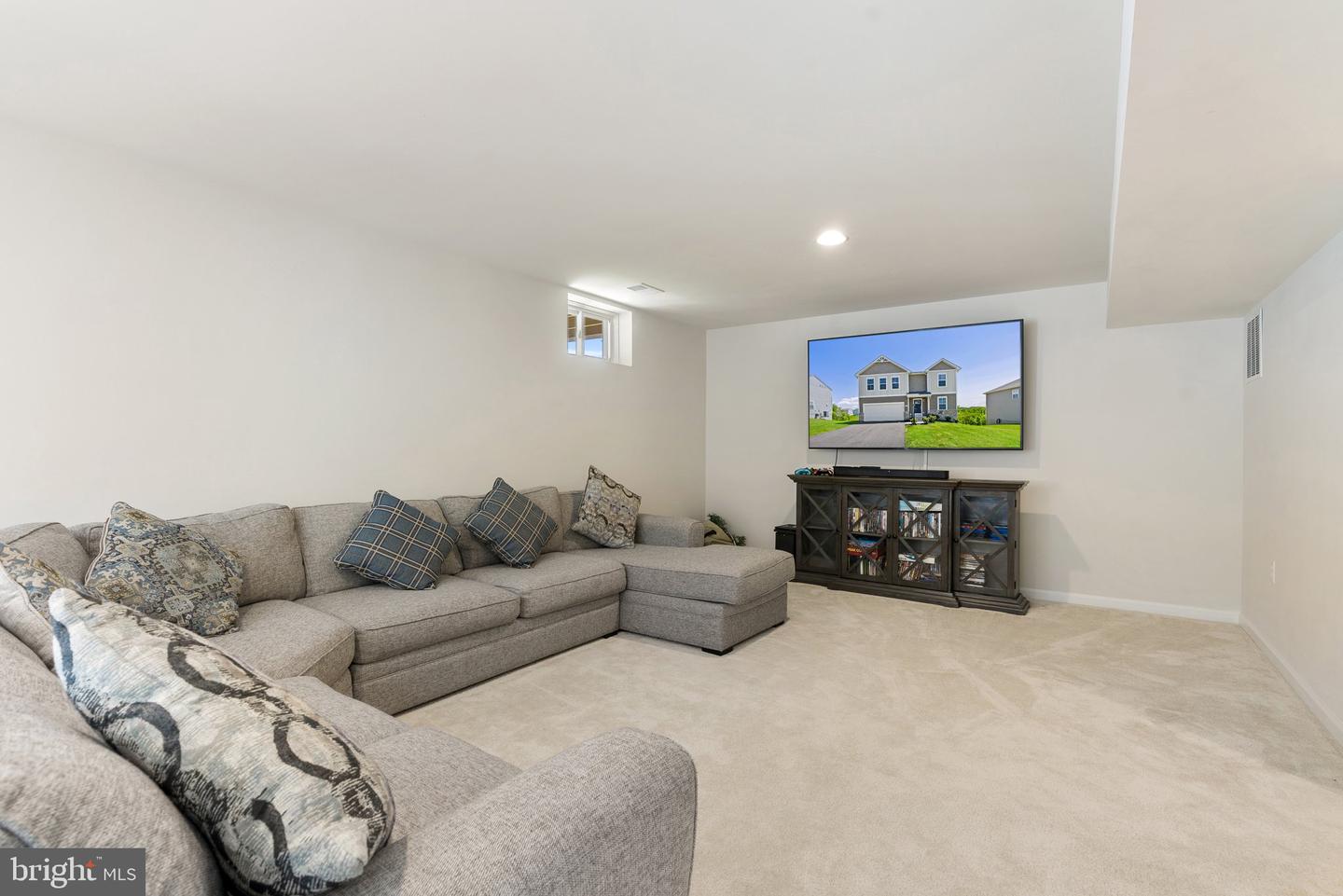 99 LUXOR COURT