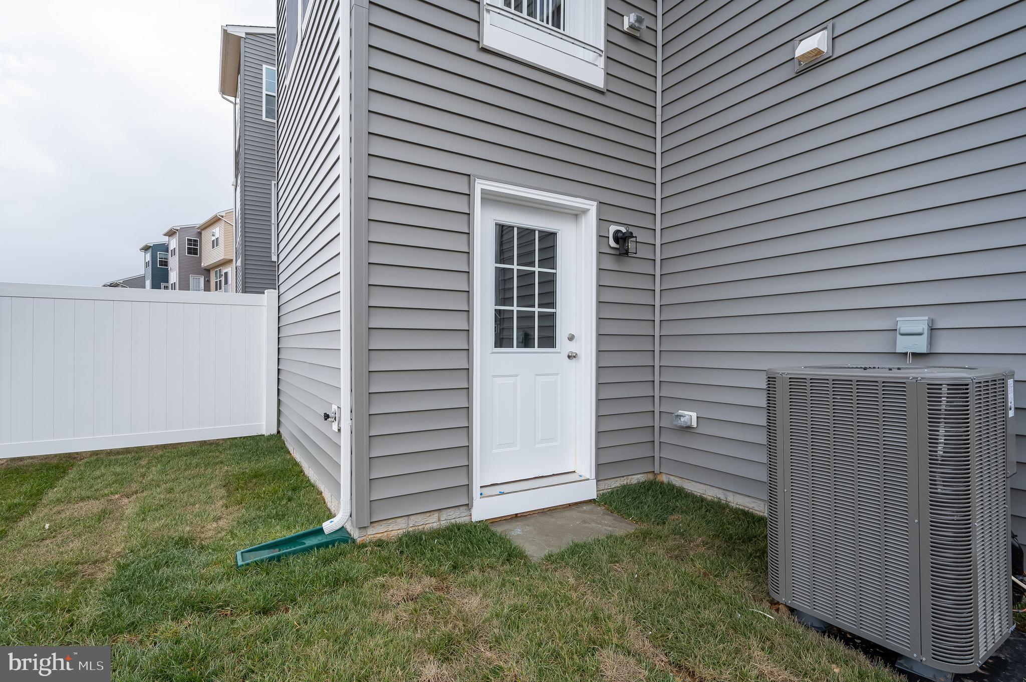 301 Hillsdale Place