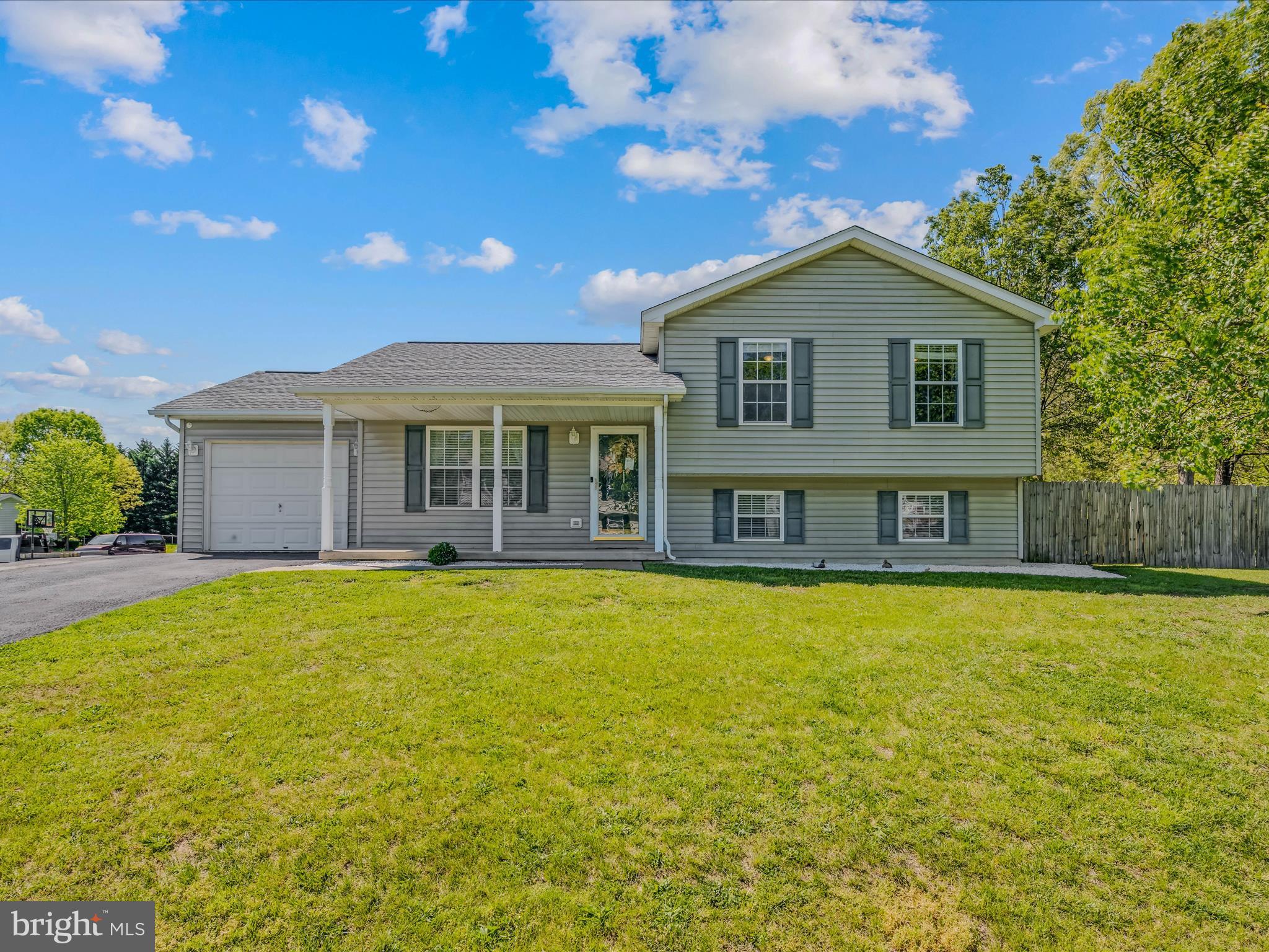 107 Longwood Dr