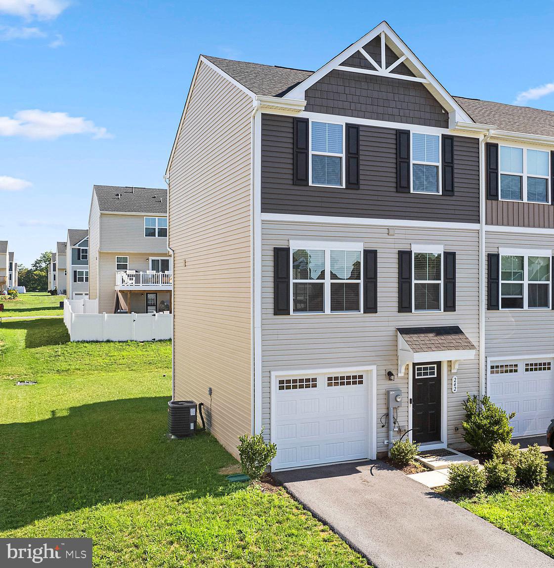 242 Rhea Dr
