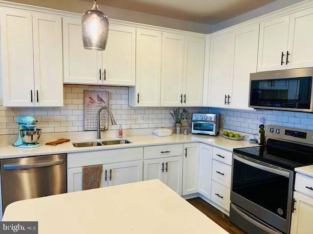 425 Hillsdale Place