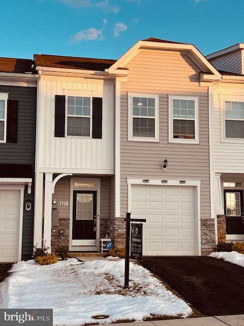 425 Hillsdale Place