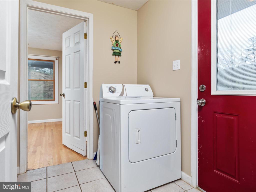 838 Dollar Ln