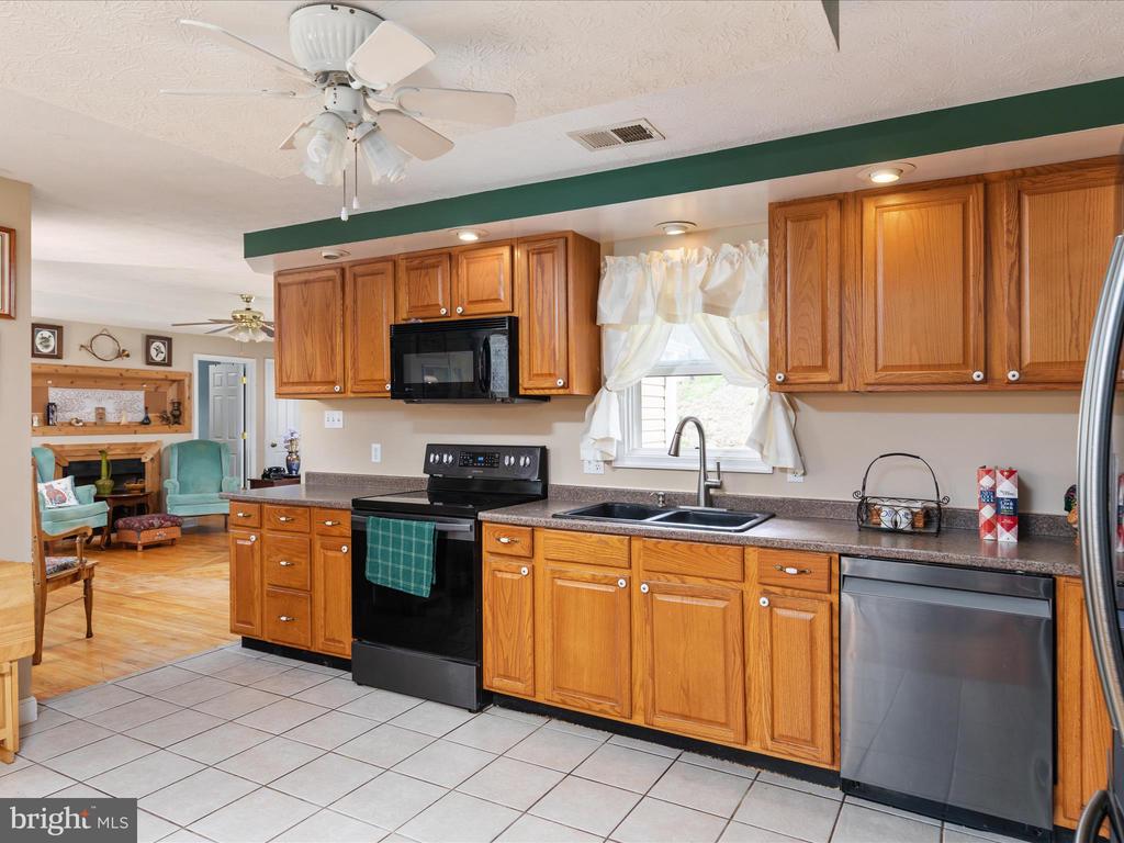 838 Dollar Ln