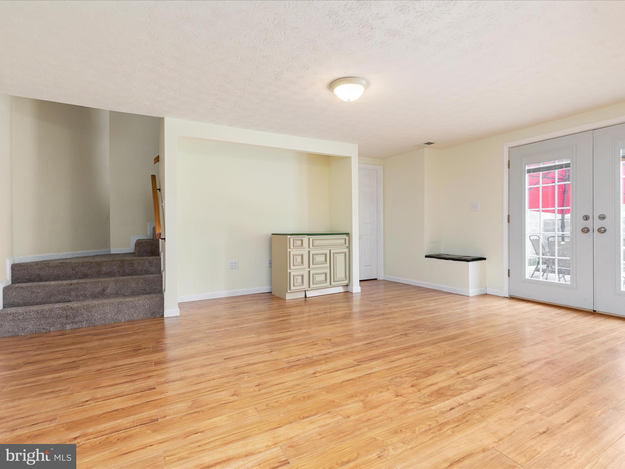 838 Dollar Ln
