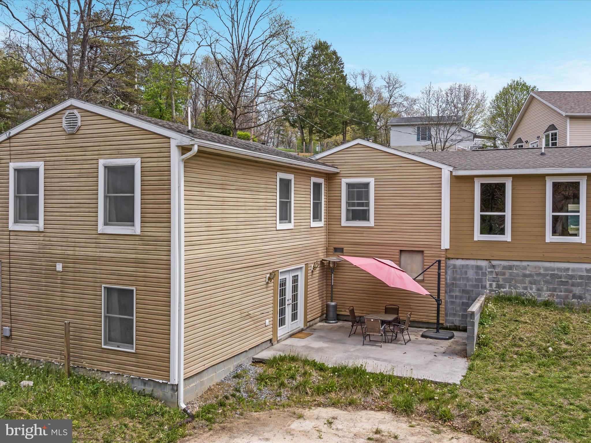 838 Dollar Ln