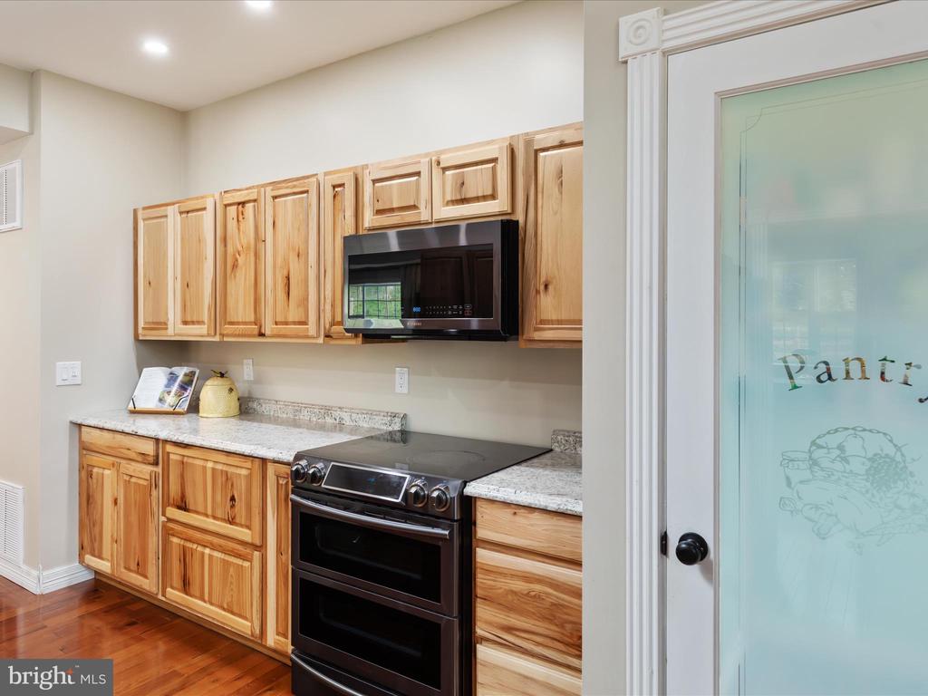 838 Dollar Ln