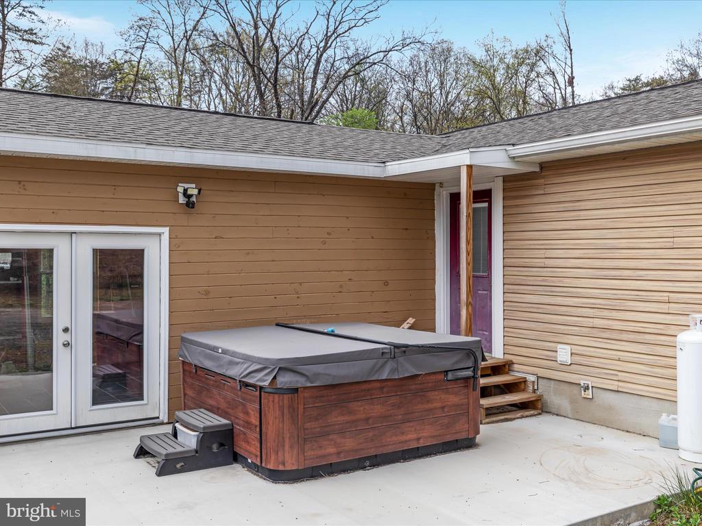 838 Dollar Ln