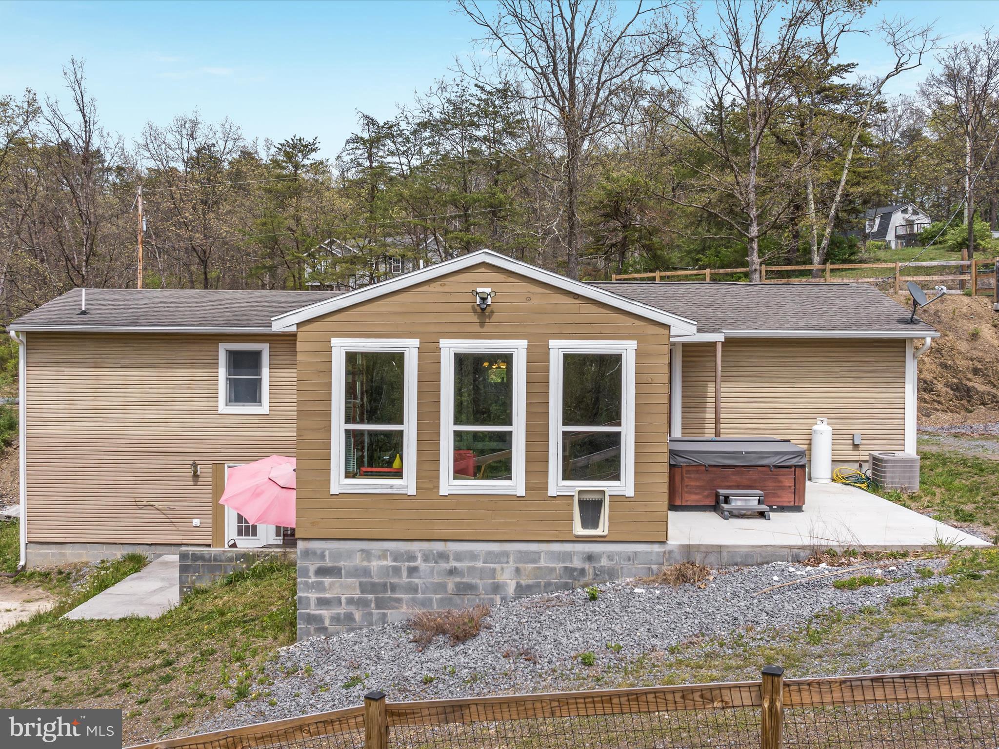 838 Dollar Ln