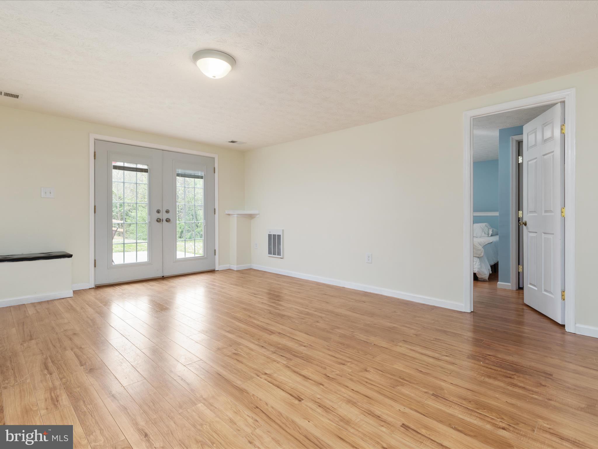 838 Dollar Ln