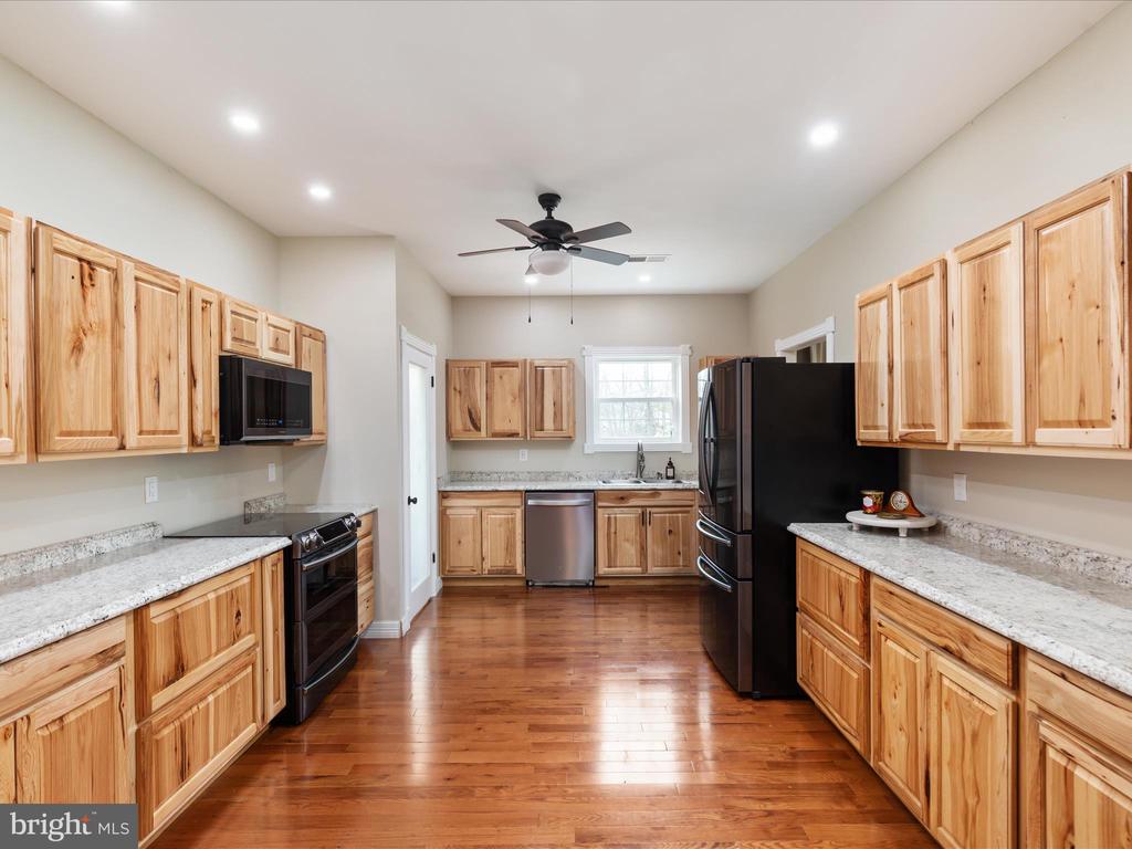 838 Dollar Ln